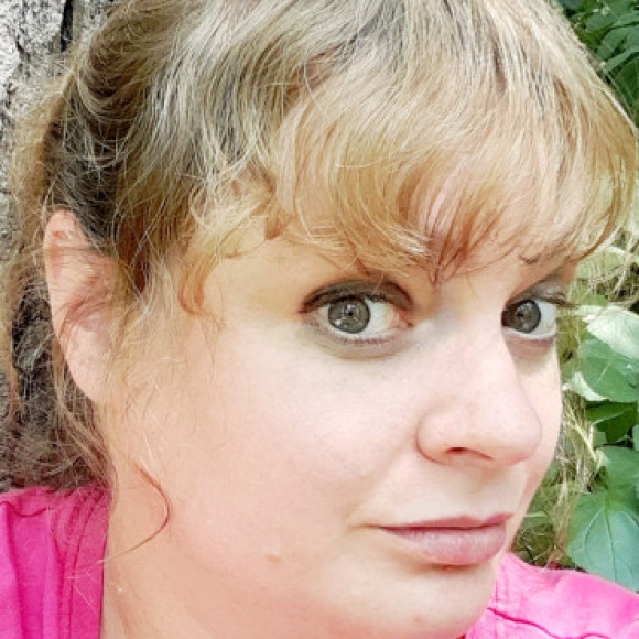 Profile picture of Val